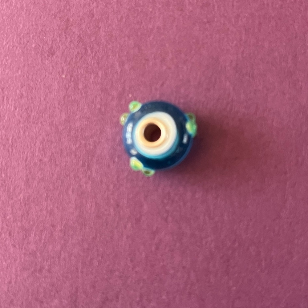 Trollbeads Turquoise/Green Spring Bud bead. TGLBE-10059. - Picture 6 of 6